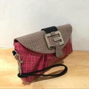 Guess Wristlet color gray‎ and pink patent leather